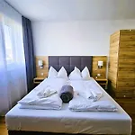 Mountains & Lakes - Chaletdorf & Semesterbostad Villach
