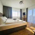 Semesterbostad Mountains & Lakes - Chaletdorf & Villach