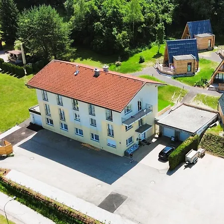 Mountains & Lakes - Chaletdorf & בית נופש