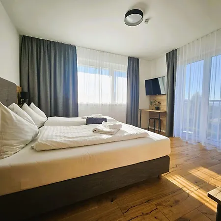 Tatil Evi Mountains & Lakes - Chaletdorf & Villach